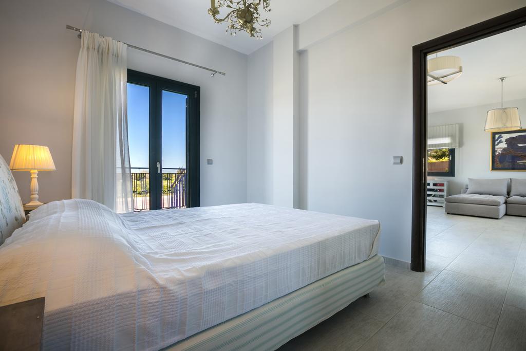 Seirios Luxury Villa Svoronata Exterior foto